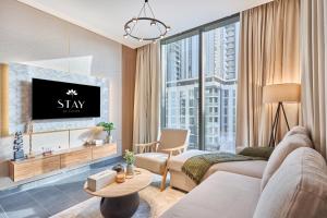 STAY BY LATINEM Luxury 2BR Holiday Home CC 1014 Near Burj Khalifa - 4hvězdičkové hotely ve městě Dubaj
