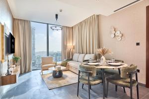 STAY BY LATINEM Luxury 2BR Holiday Home CC 1014 Near Burj Khalifa