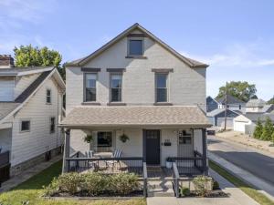 Hanford House w Hot Tub,Sauna,Bar