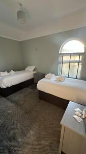 Entire Home with Hot Tub