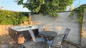 Entire Home with Hot Tub