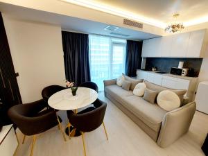 Mamaia Nord Front Sea View White Titanic