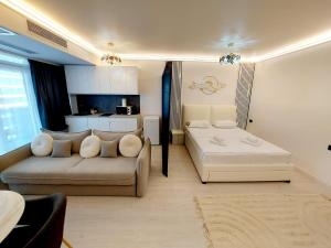 Mamaia Nord Front Sea View White Titanic