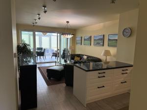 Apartament Kalinowo Golf - salon z opcją spania, kuchnia i 2 sypialnie, 1-6 osób