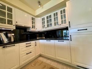 Apartament Kalinowo Golf - salon z opcją spania, kuchnia i 2 sypialnie, 1-6 osób