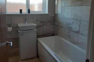 2 Bed House - Sleeps 4 - Pets - Garden - Parking