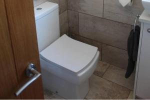 2 Bed House - Sleeps 4 - Pets - Garden - Parking