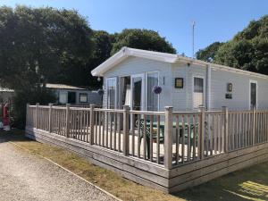 Beautiful Caravan With Decking At Azure Seas Ref 32060Az