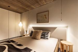 The Lakeview by Hilla Villas