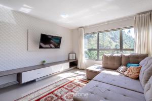 Lindo Apto em Prédio c Piscina MPB0034