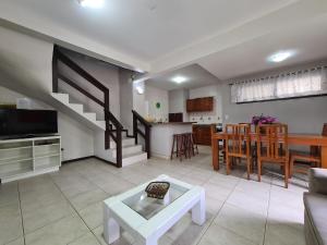 Casa perto da praia - Frente para Lagoa