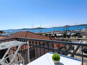 Top Apartments & Studios Marina View