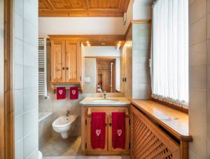 Verocai Charming Chalet R&R