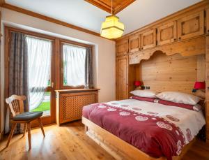 Verocai Charming Chalet R&R