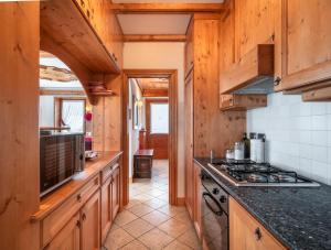 Verocai Charming Chalet R&R