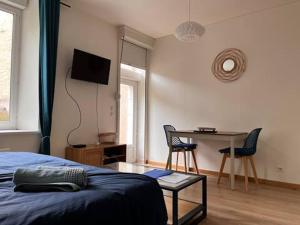 Joli studio au rdc avec cour