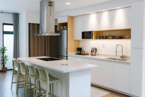 Beautiful condo with 4 pools and roofgarden