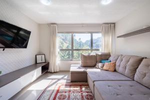 Lindo Apto em Prédio c Piscina MPB0034