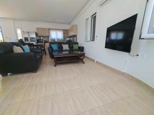 Beachfront Ela Luxury Stay with Jacuzzi & Views