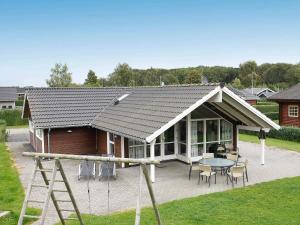 8 person holiday home in Juelsminde-By Traum