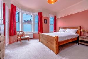 Family & Pet-Friendly Bristol Home, Near Park