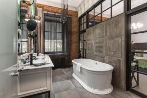 BRYK Hotel - Maestro