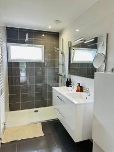 La Marine - Maison Cesson Sévigné Spa & jeux