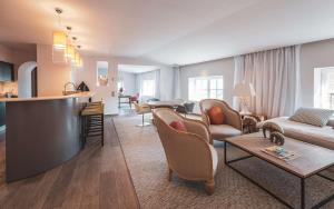 Remparts, terrasse avec vue mer