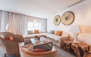 Remparts, terrasse avec vue mer