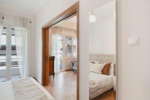 Athenian Manor by Staycom