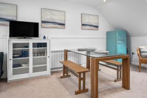 Breathtaking Sea Views - Luxury 2 BD Apt