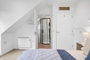 Breathtaking Sea Views - Luxury 2 BD Apt