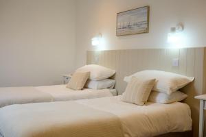 Breathtaking Sea Views - Luxury 2 BD Apt