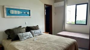 Frente Mar Apartamento 3Q em Itapema, Meia Praia, suite e 2BWC, Ar Condicionado, Smart TV, garagem e churrasqueira na sacada