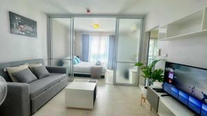 Great accommodation next to a shopping mall