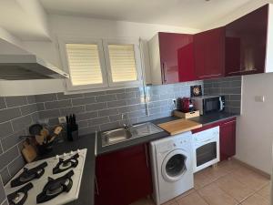 Apartment T2 with sea view in Saint Cyprien 50 m from the beach, parking