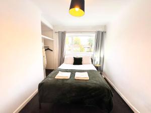 Central Modern Flat in Southampton, Sleeps 5, Free Off-Road Parking, Close to Hospital, Cruise terminal and Centre, Great for contractors, friends & families
