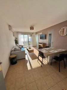 Apartment T2 with sea view in Saint Cyprien 50 m from the beach, parking