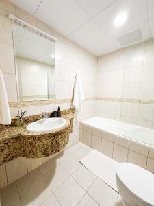 Charming 1BR with Sea & City Views