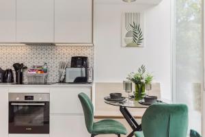 Luxury Apartment with Parking, Cinema & Game Room and Gym