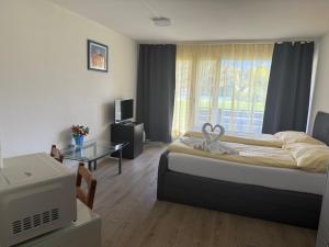 Studio 102 - Riverside