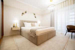 Charming 1BR with Sea & City Views