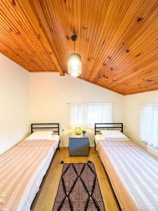 Cozy 4BR Villa with Lake View and Comfort Galore