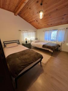 Cozy 4BR Villa with Lake View and Comfort Galore