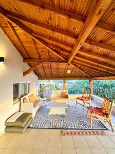 Cozy 4BR Villa with Lake View and Comfort Galore