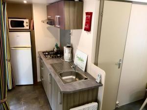 Charming Mobile Home in Argels-sur-Mer with Stunning Beach Views