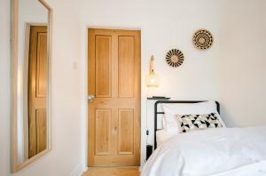 Hilton House - stylish 4-bed with parking