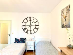 Welcome to Messe! Two-bedroom SmartApartment &Balcony