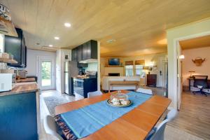 Secluded Getaway on about 10 Acres in The Piney Woods!