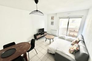 Apartment - Close to Tramway